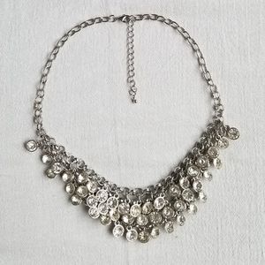 💥Silver toned rhinestone necklace